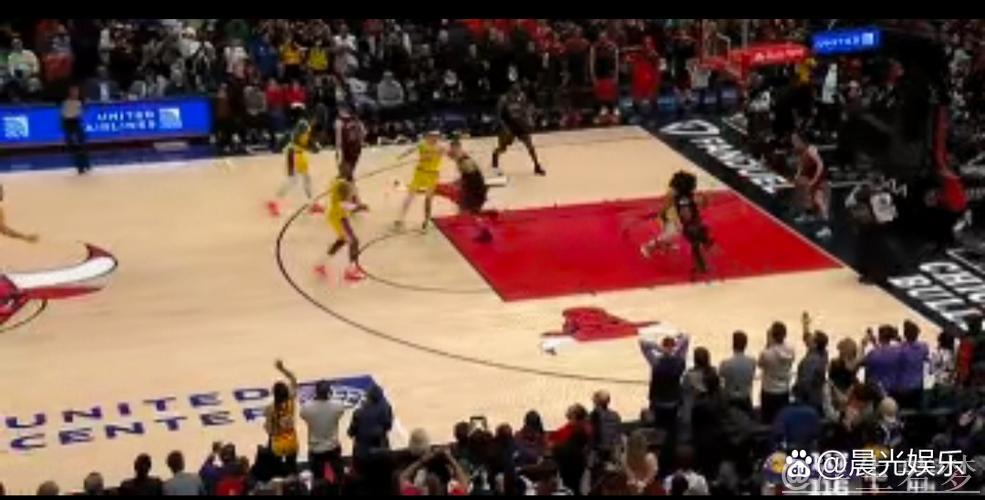 吉迪三双压哨绝杀 公牛主场翻盘湖人